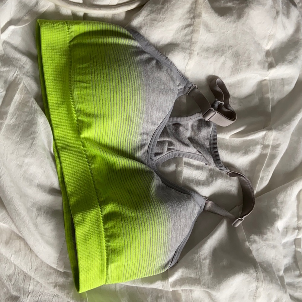 sports bra